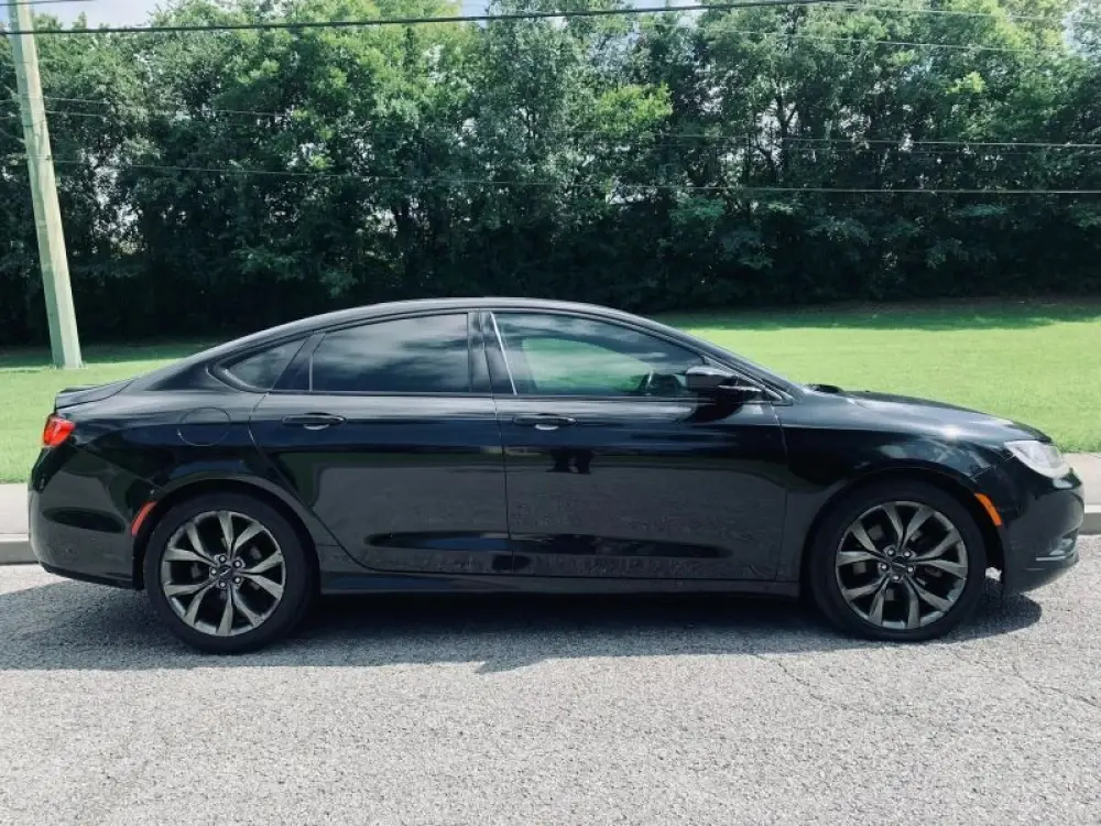 2015 Chrysler 200 S AWD photo 3