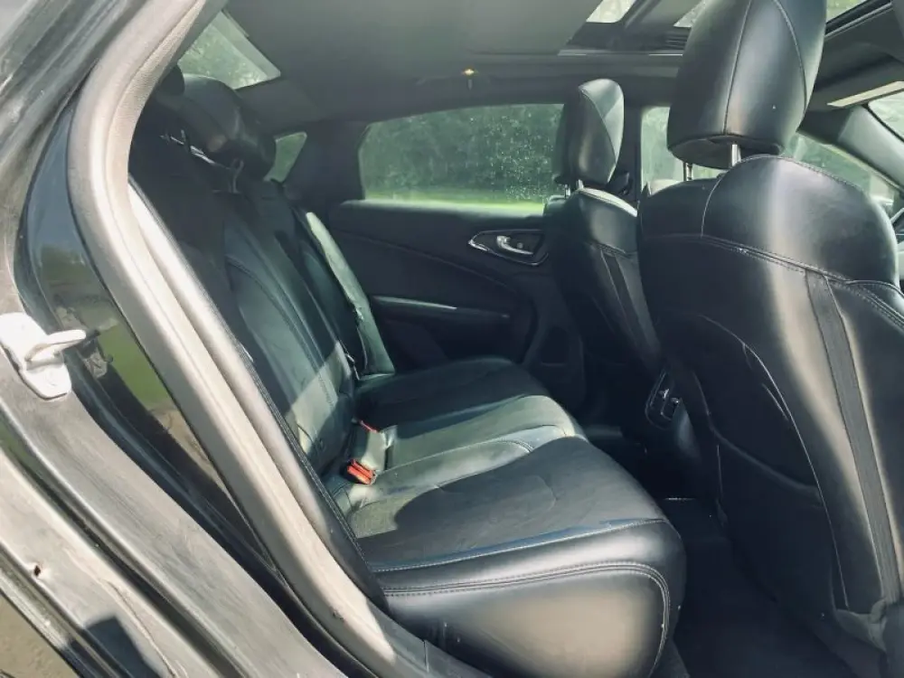 2015 Chrysler 200 S AWD photo 5