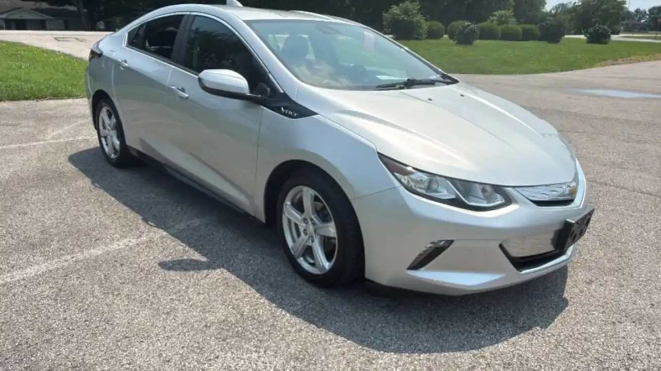 2016 Chevrolet Volt LT's photo