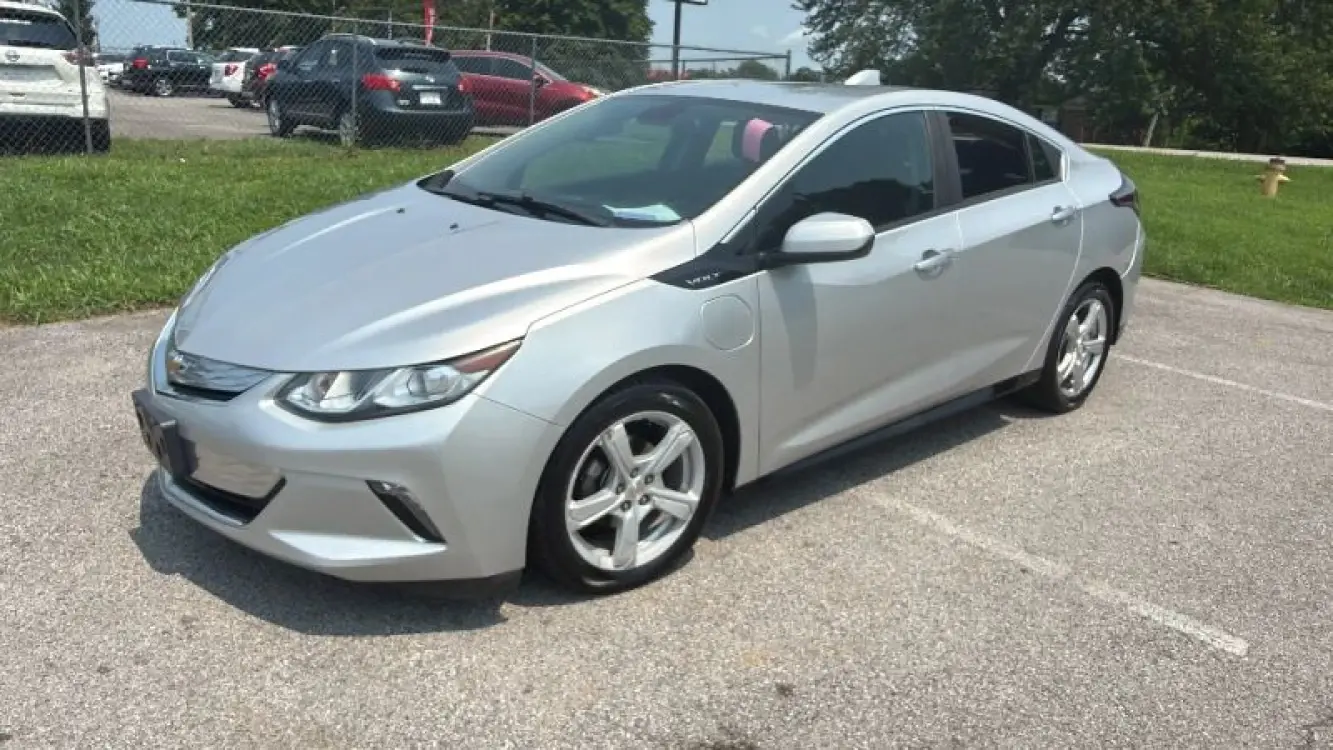 2016 Chevrolet Volt LT photo 3
