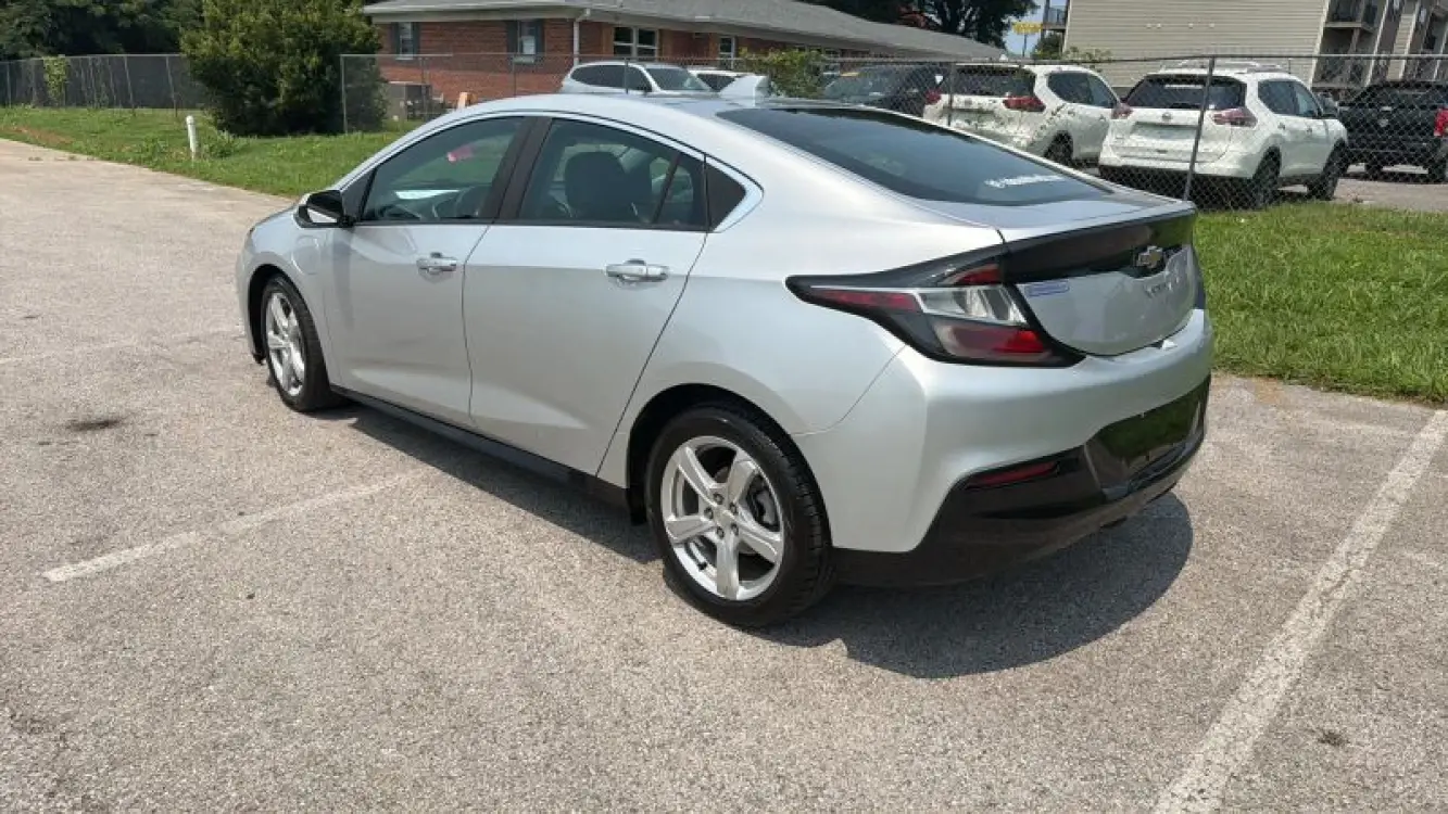 2016 Chevrolet Volt LT photo 5