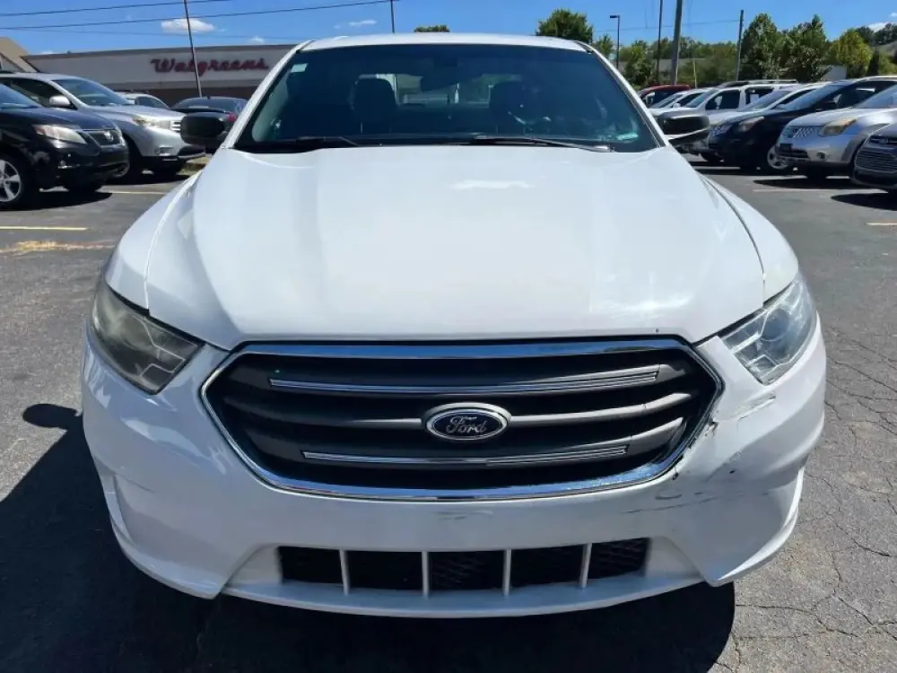 2017 Ford Taurus Sedan photo 3