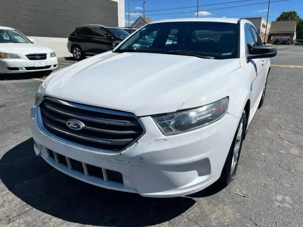 2017 Ford Taurus Sedan photo 4