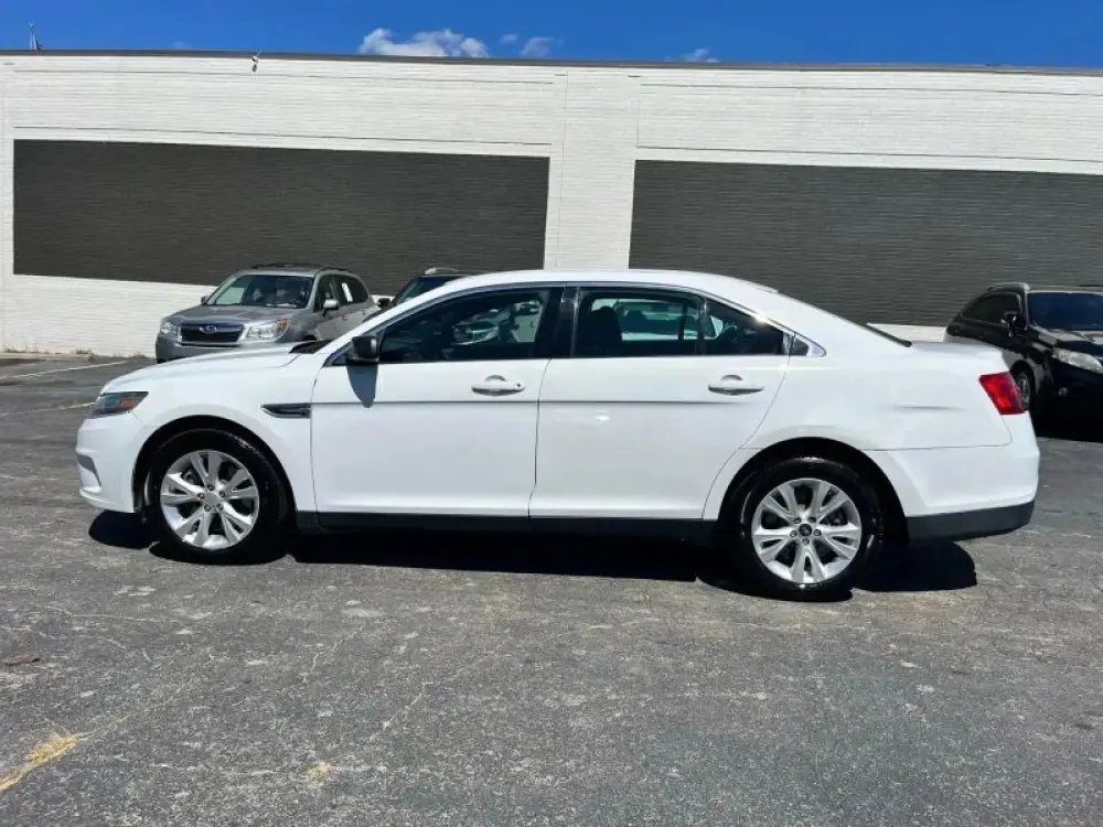 2017 Ford Taurus Sedan photo 5