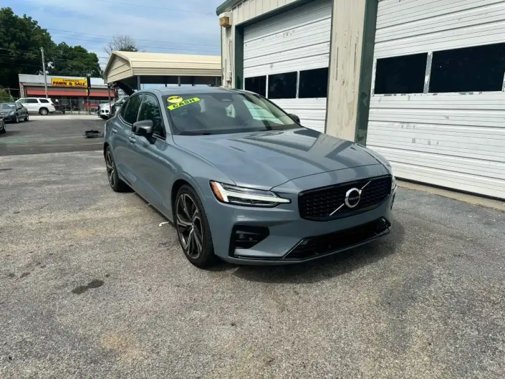 2024 Volvo S60 B5 Plus Dark Theme's photo