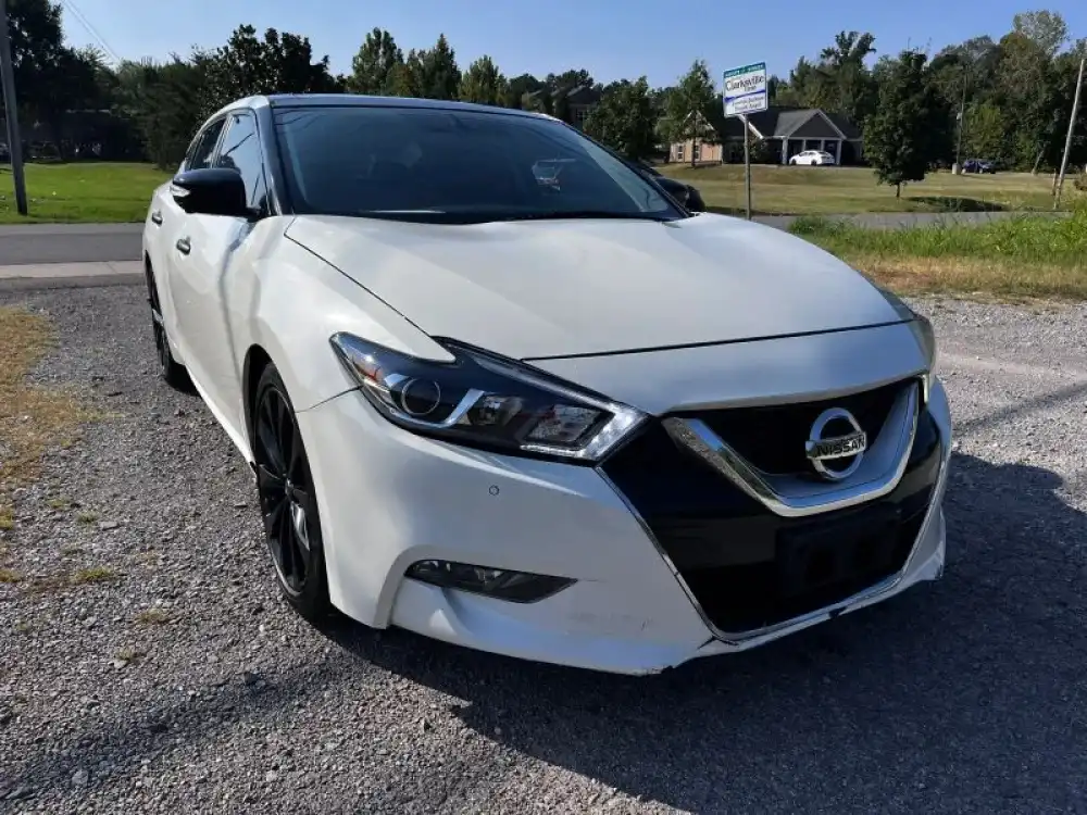 2017 Nissan Maxima Platinum's photo