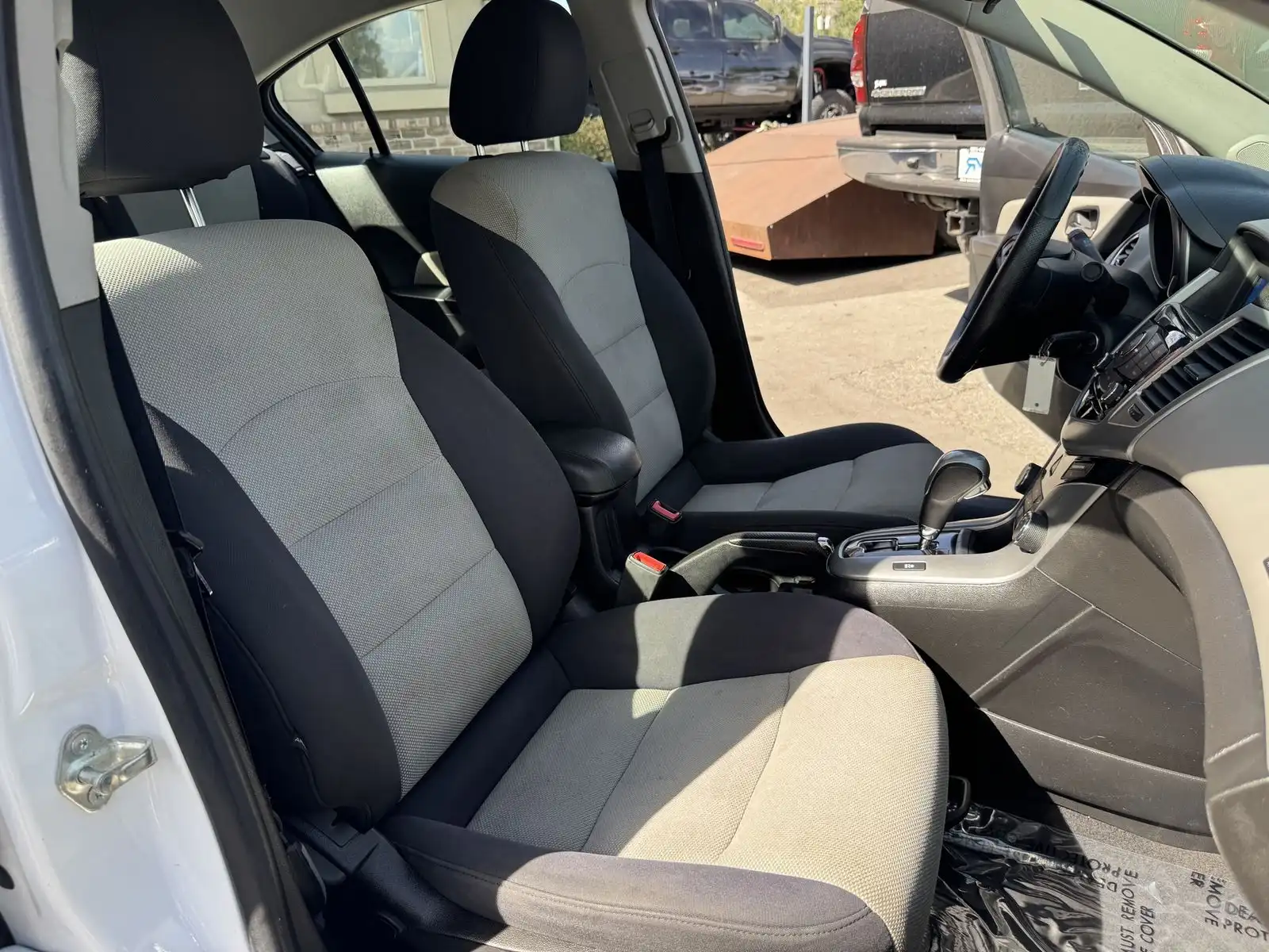 2013 Chevrolet Cruze LS Auto's photo