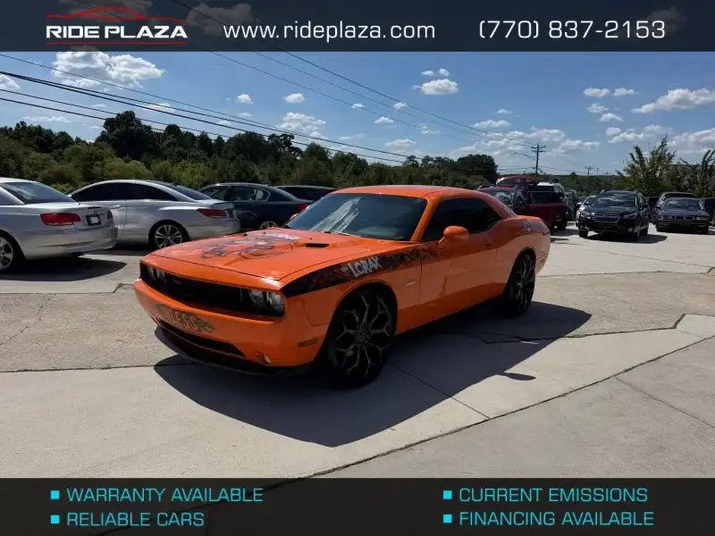 2014 Dodge Challenger SXT's photo