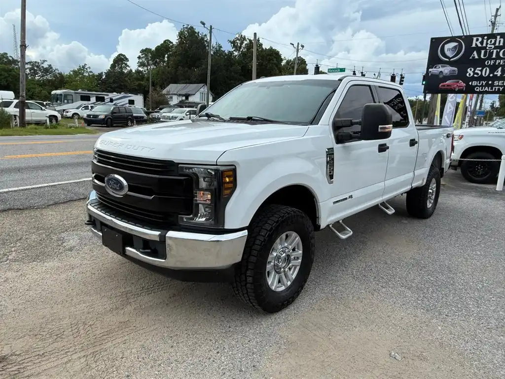 2018 Ford F-250 XLT 4WD Crew Cab 8' Box's photo