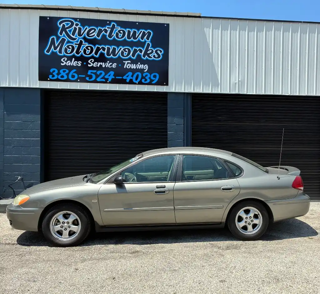2004 Ford Taurus SES's photo