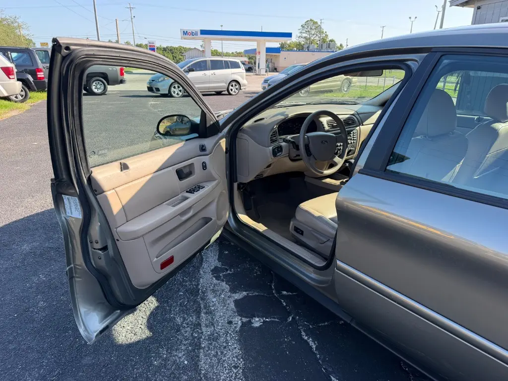 2004 Ford Taurus SES photo 3