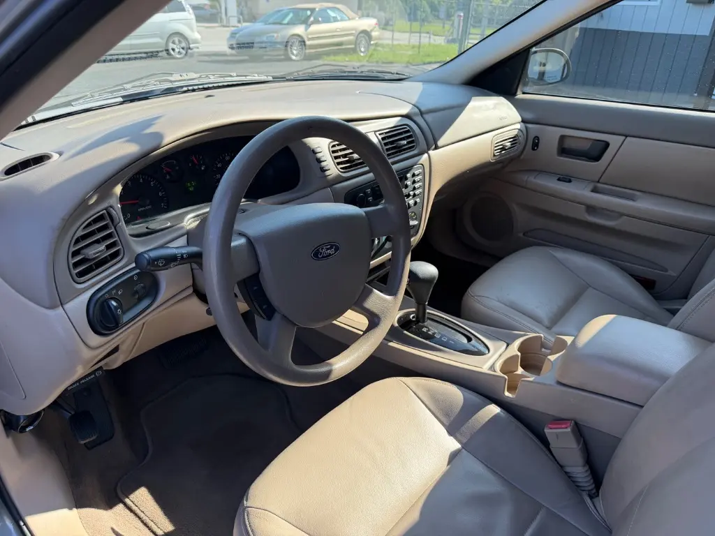 2004 Ford Taurus SES photo 4