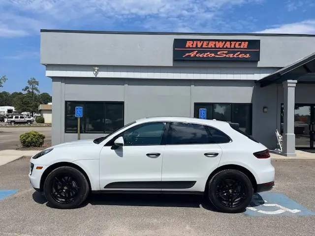 2017 Porsche Macan Base photo 1
