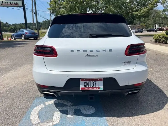 2017 Porsche Macan Base photo 3