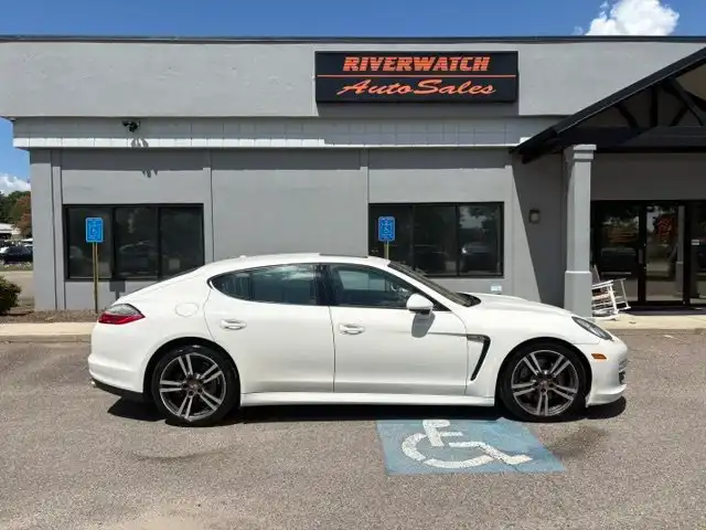 2012 Porsche Panamera 4's photo