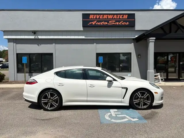 2012 Porsche Panamera 4 photo 1