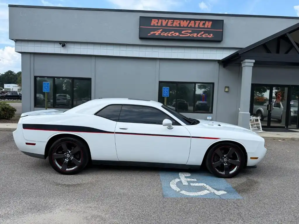 2014 Dodge Challenger R/T Plus's photo