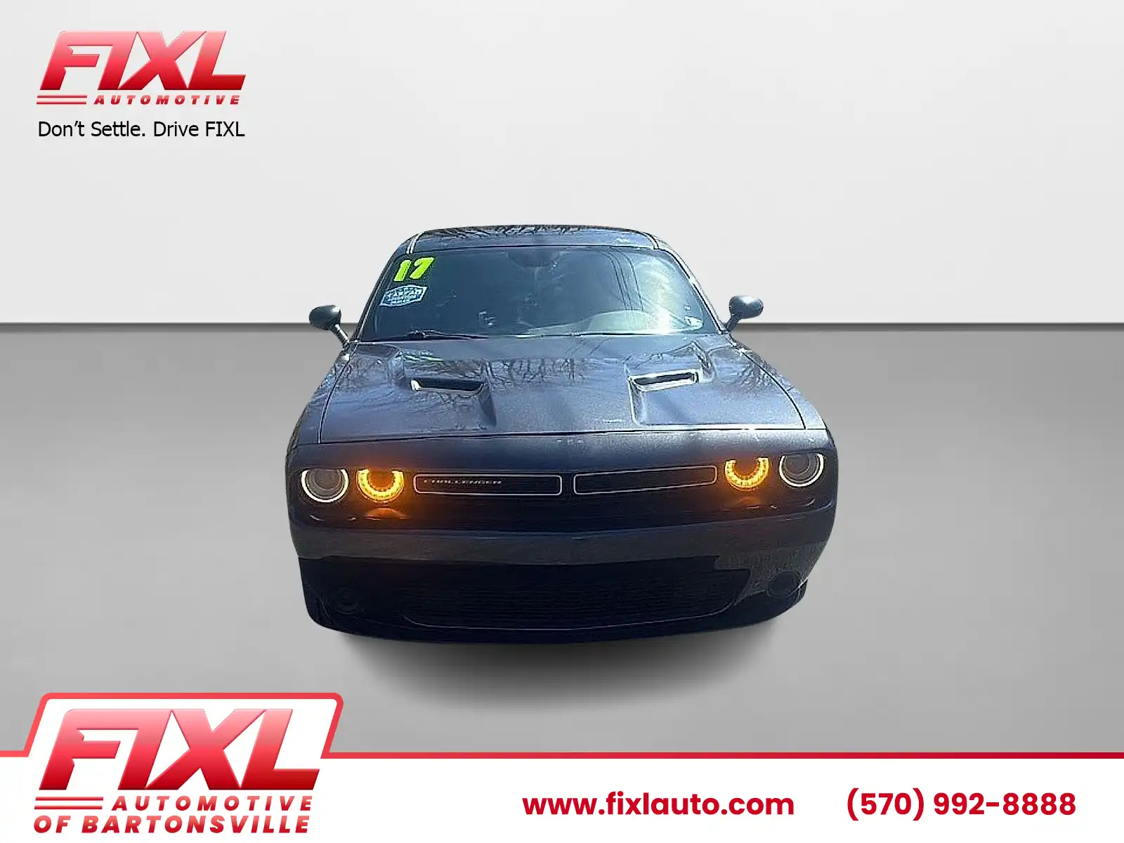 2017 Dodge Challenger SXT's photo
