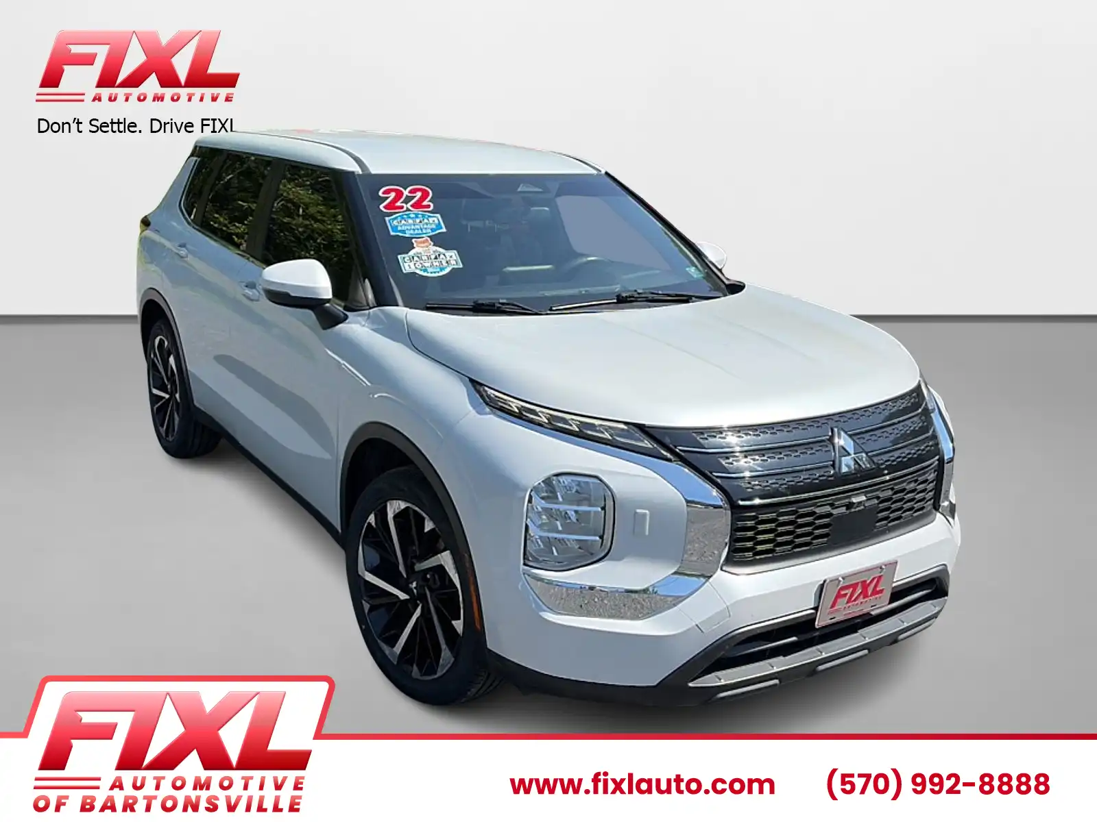 2022 Mitsubishi Outlander ES S-AWC's photo