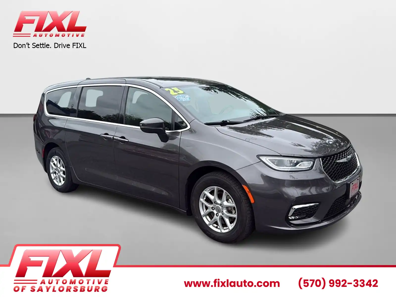 2023 Chrysler Pacifica Touring's photo