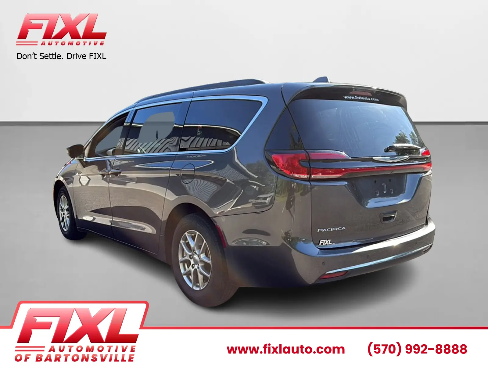 2022 Chrysler Pacifica Touring photo 5