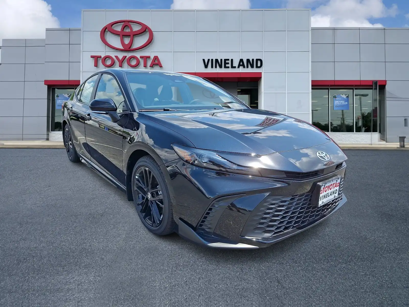2026 Toyota Camry SE Hybrid's photo