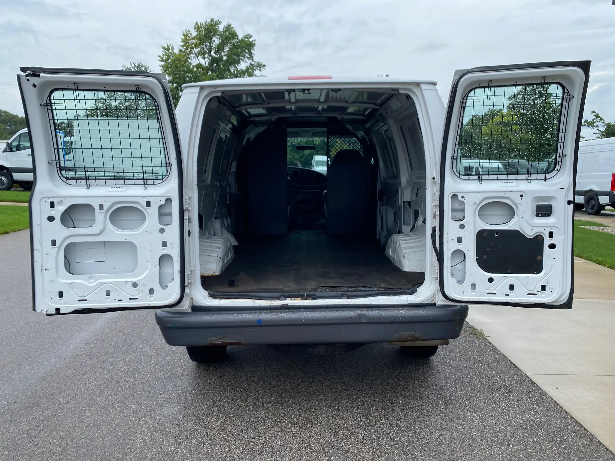 2007 Ford E-Series E-250 Van photo 5
