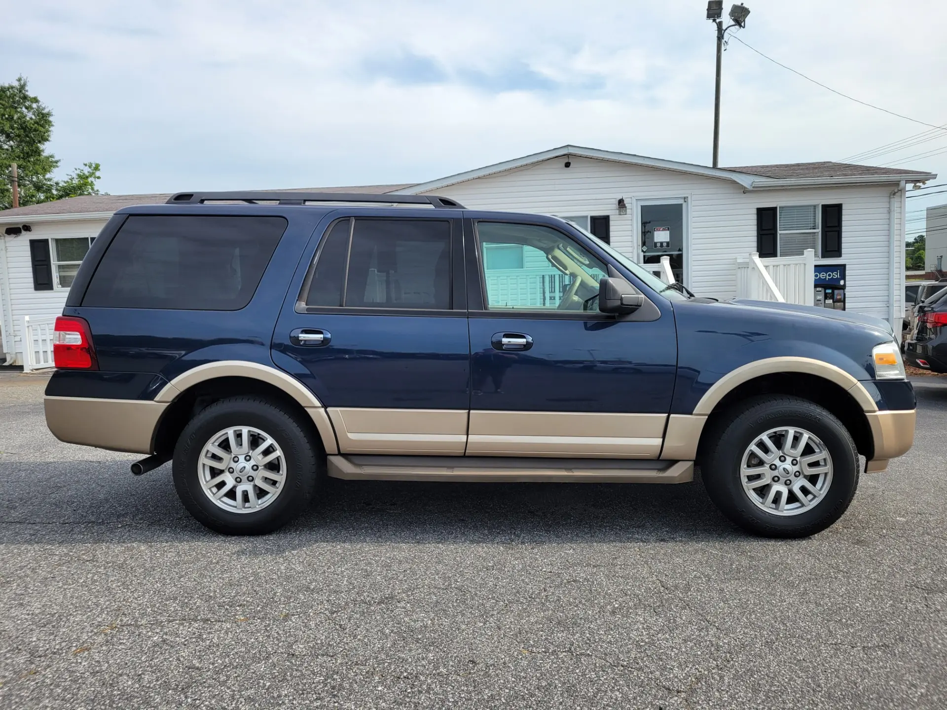 2013 Ford Expedition XLT photo 4