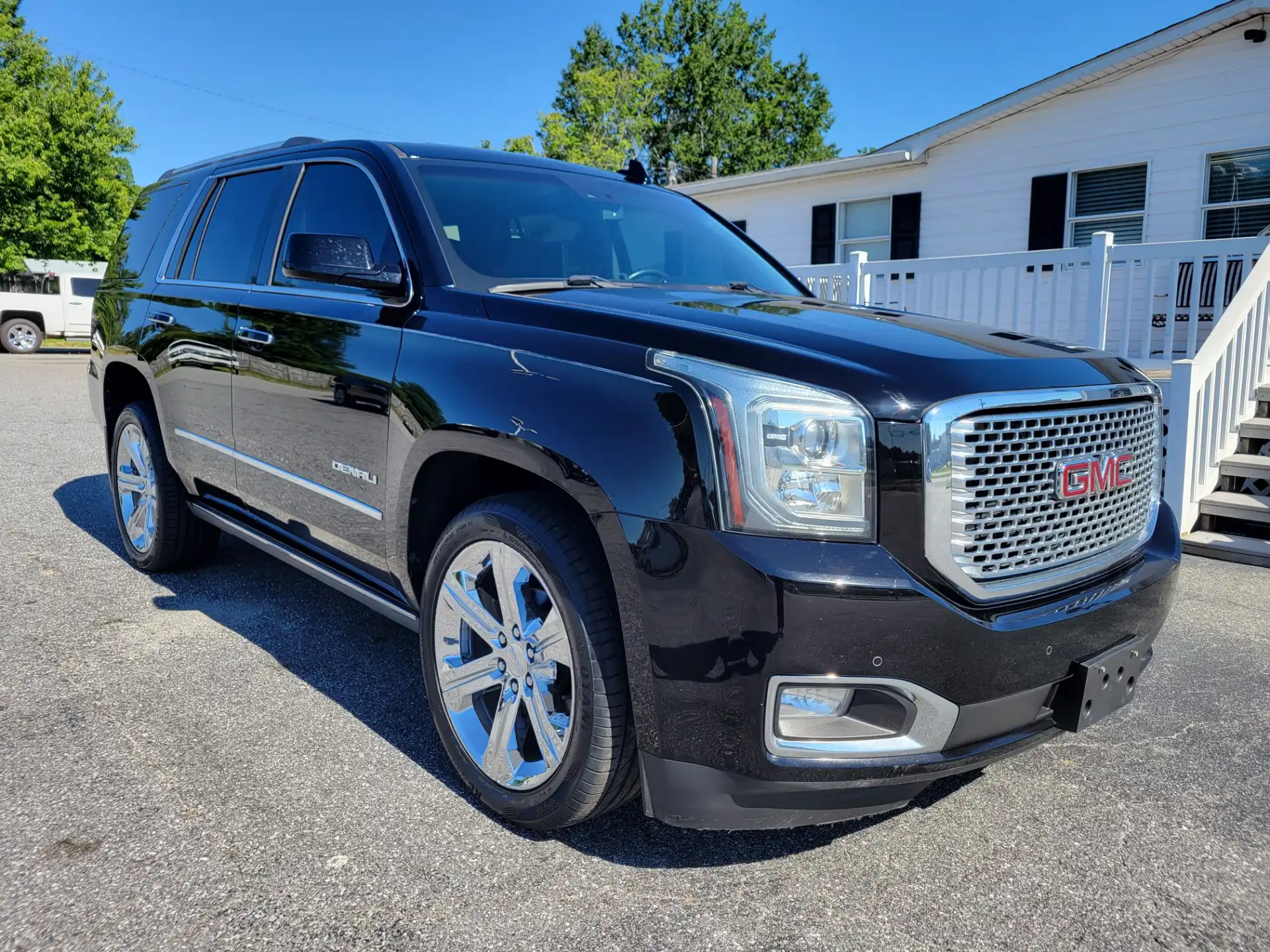 2016 GMC Yukon 4WD Denali's photo