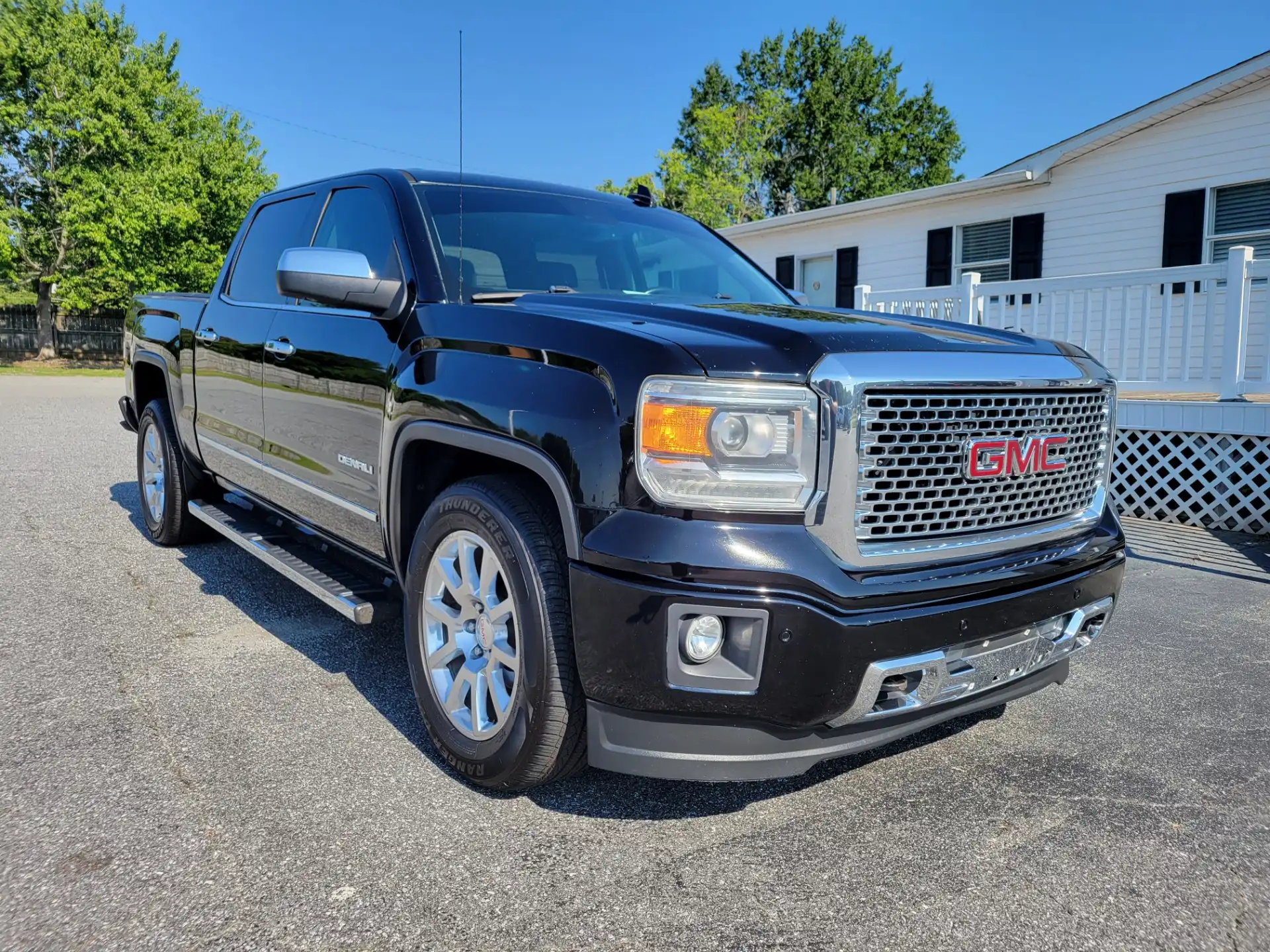 2015 GMC Sierra 4WD Crew Cab Short Box's photo
