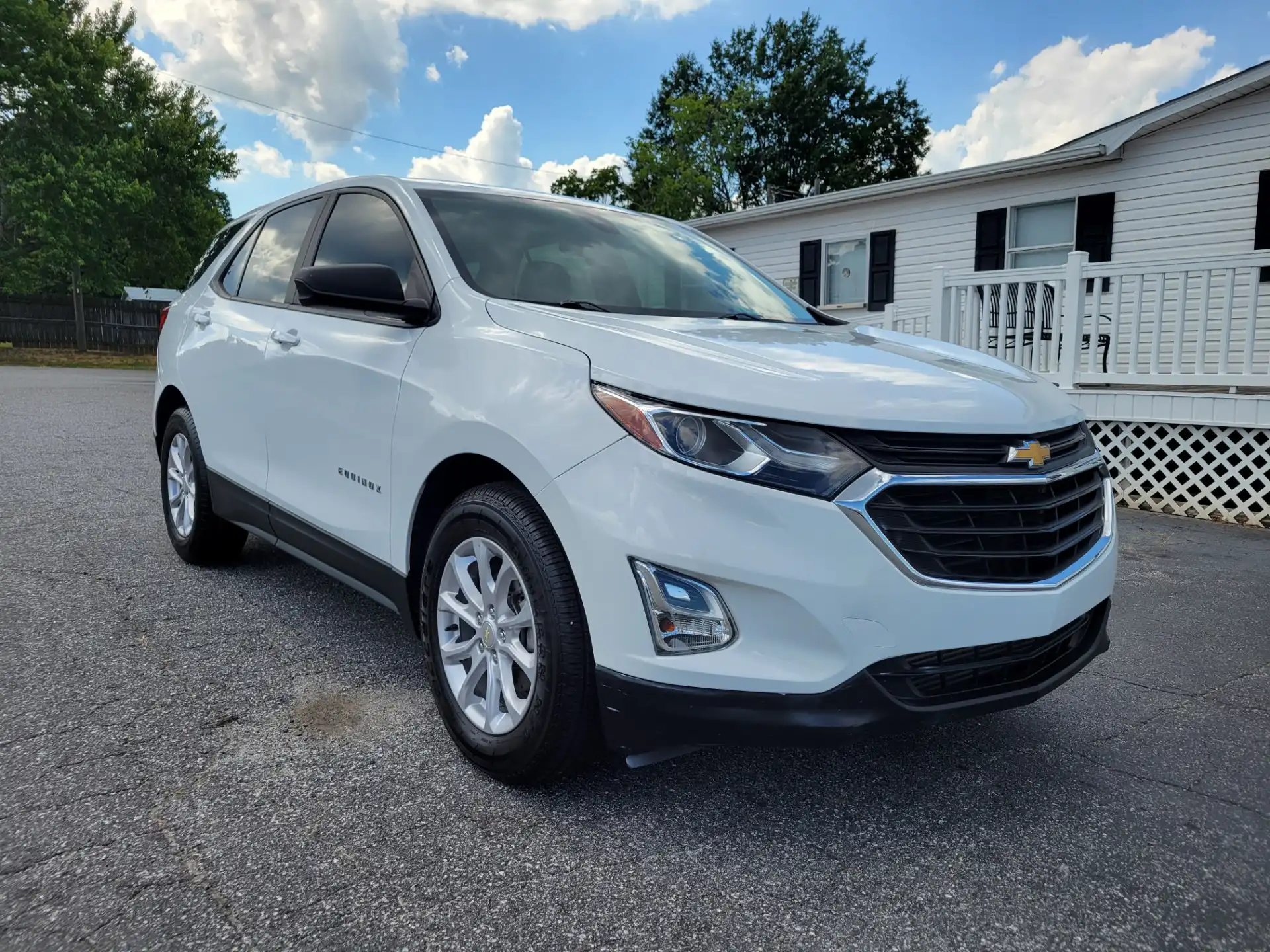 2020 Chevrolet Equinox LS's photo