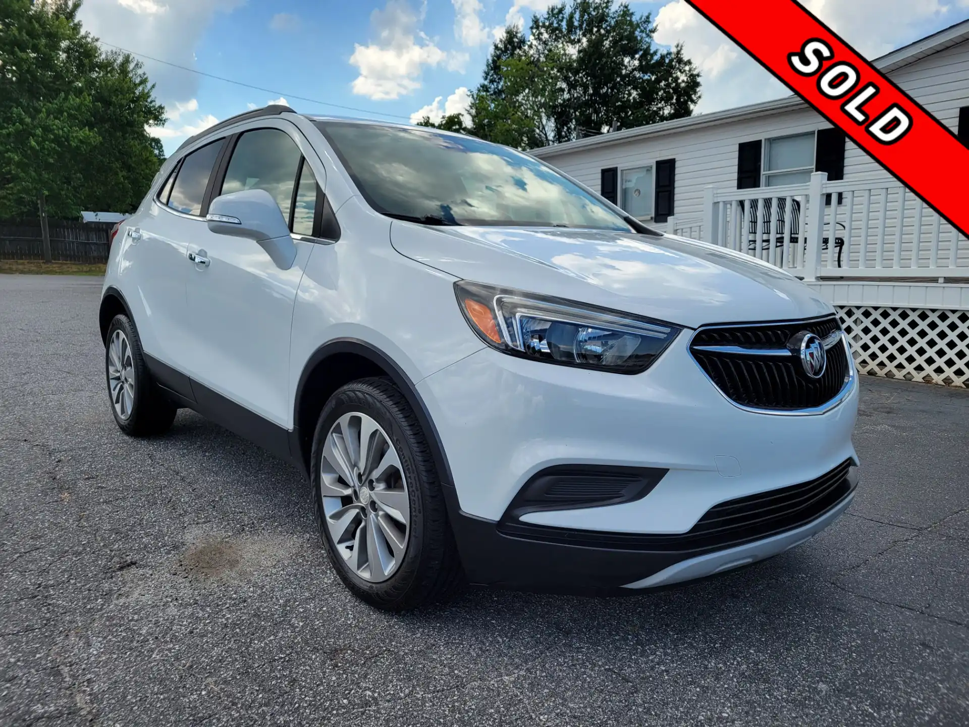 2017 Buick Encore Preferred's photo
