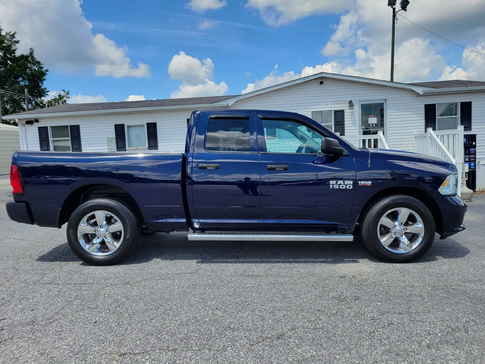2014 RAM 1500 Express Quad Cab photo 4