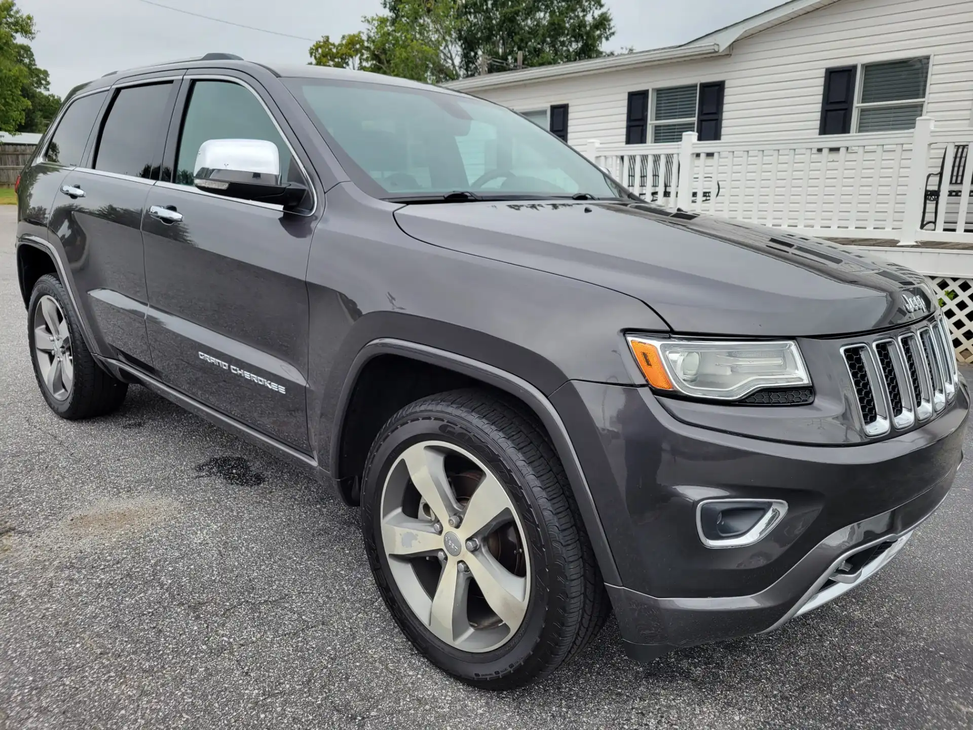 2015 Jeep Grand Cherokee Overland's photo