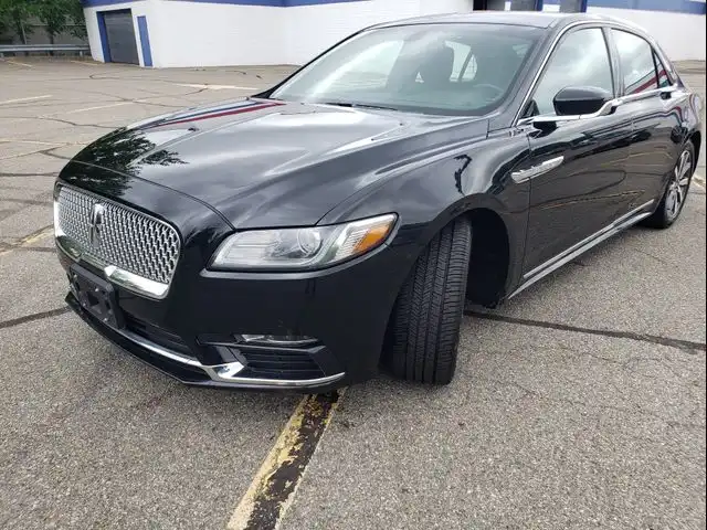 2018 Lincoln Continental Premiere Livery AWD's photo
