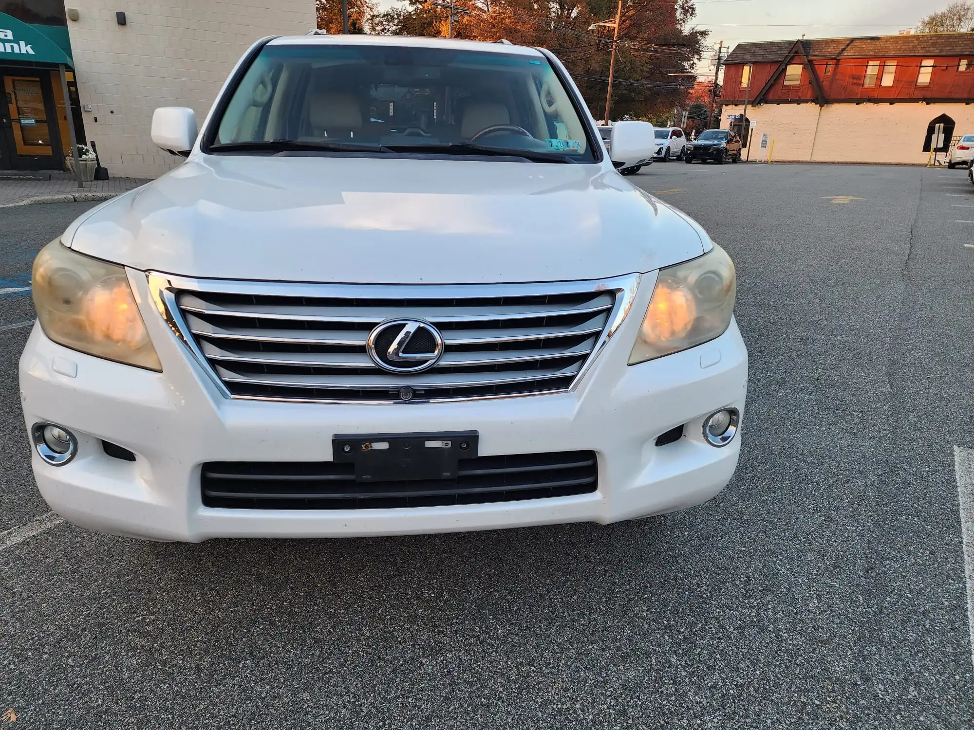 2011 Lexus LX 600 570's photo