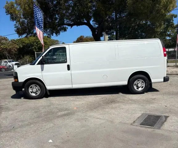 2019 Chevrolet Express Work Van 3500 Extended photo 4