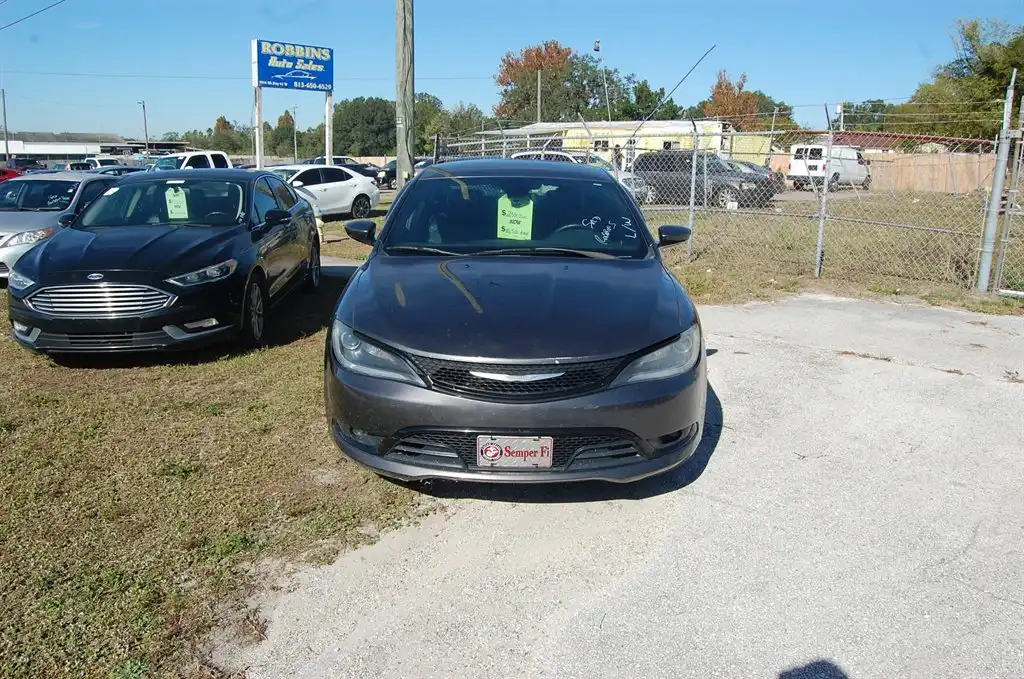 2015 Chrysler 200 S's photo