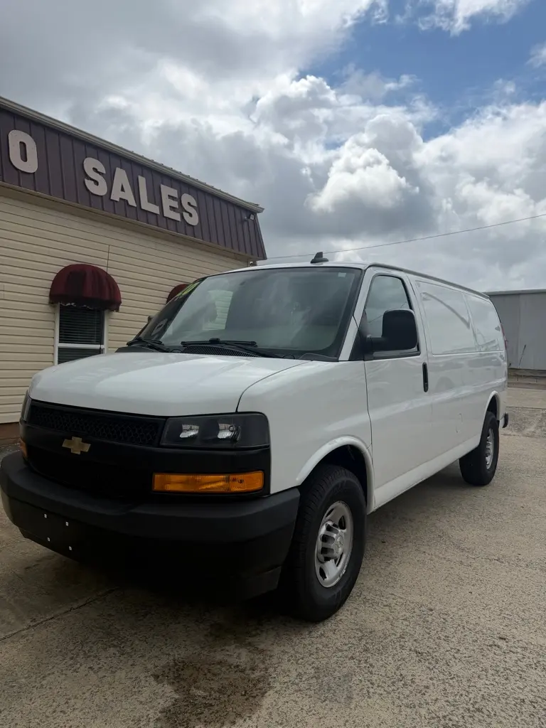 2020 Chevrolet Express 2500 Work Van HD photo 3