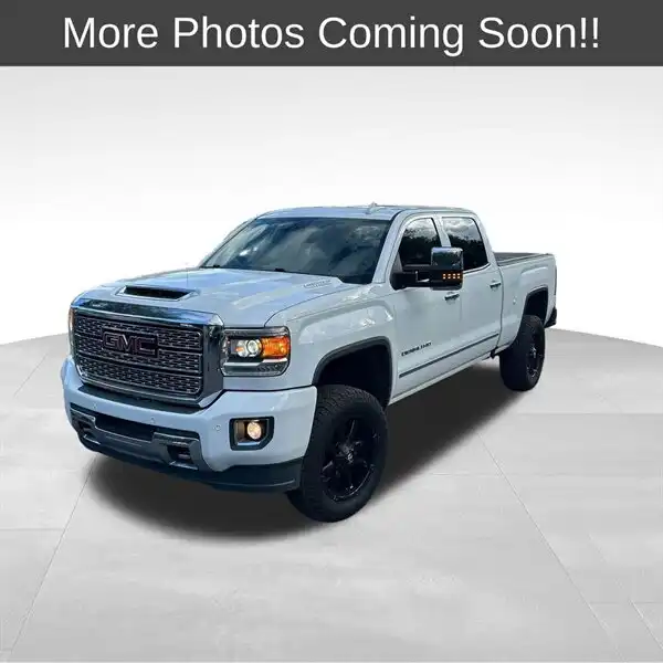 2018 GMC Sierra Denali 4WD Crew Cab Standard Box's photo