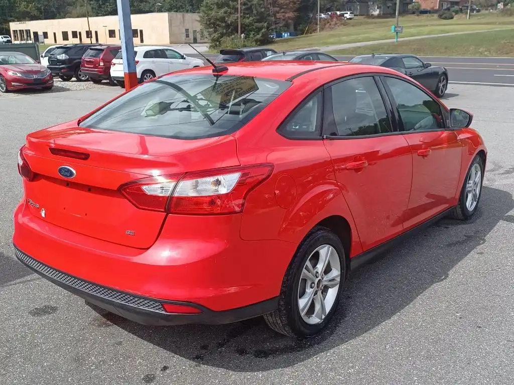 2012 Ford Focus Sedan SE's photo