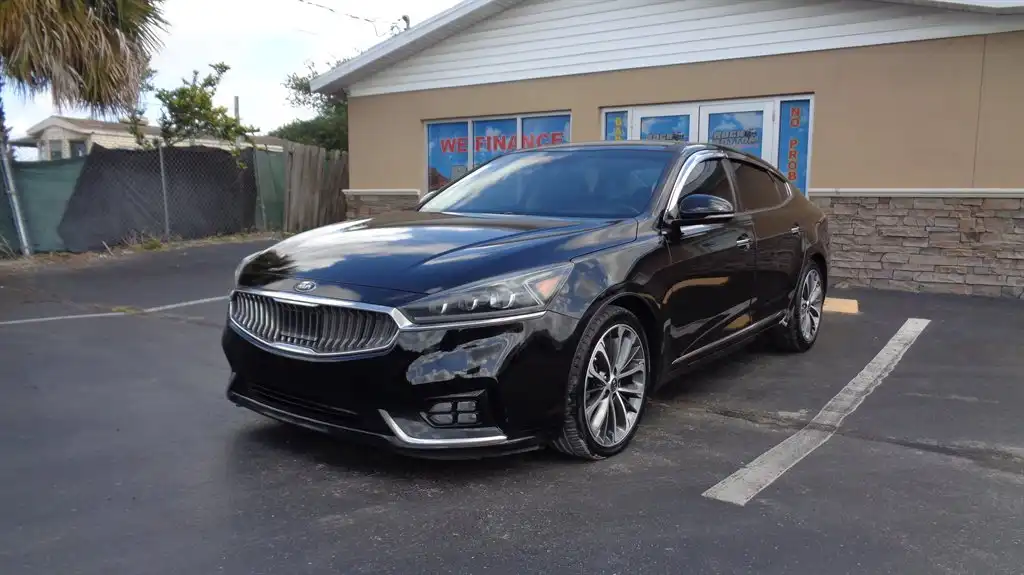 2017 Kia Cadenza Technology's photo