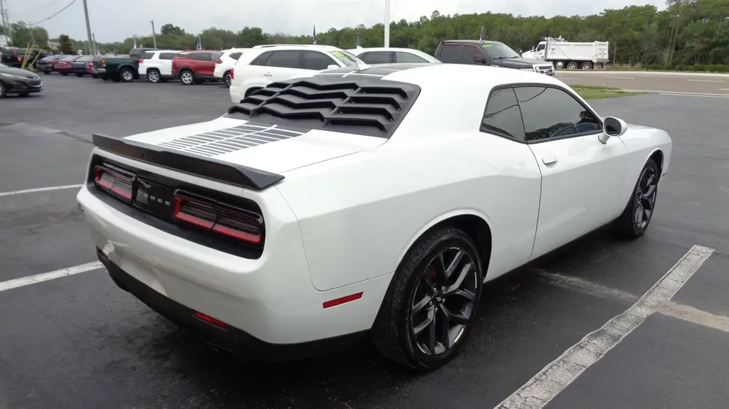2019 Dodge Challenger SXT Plus Auto photo 5