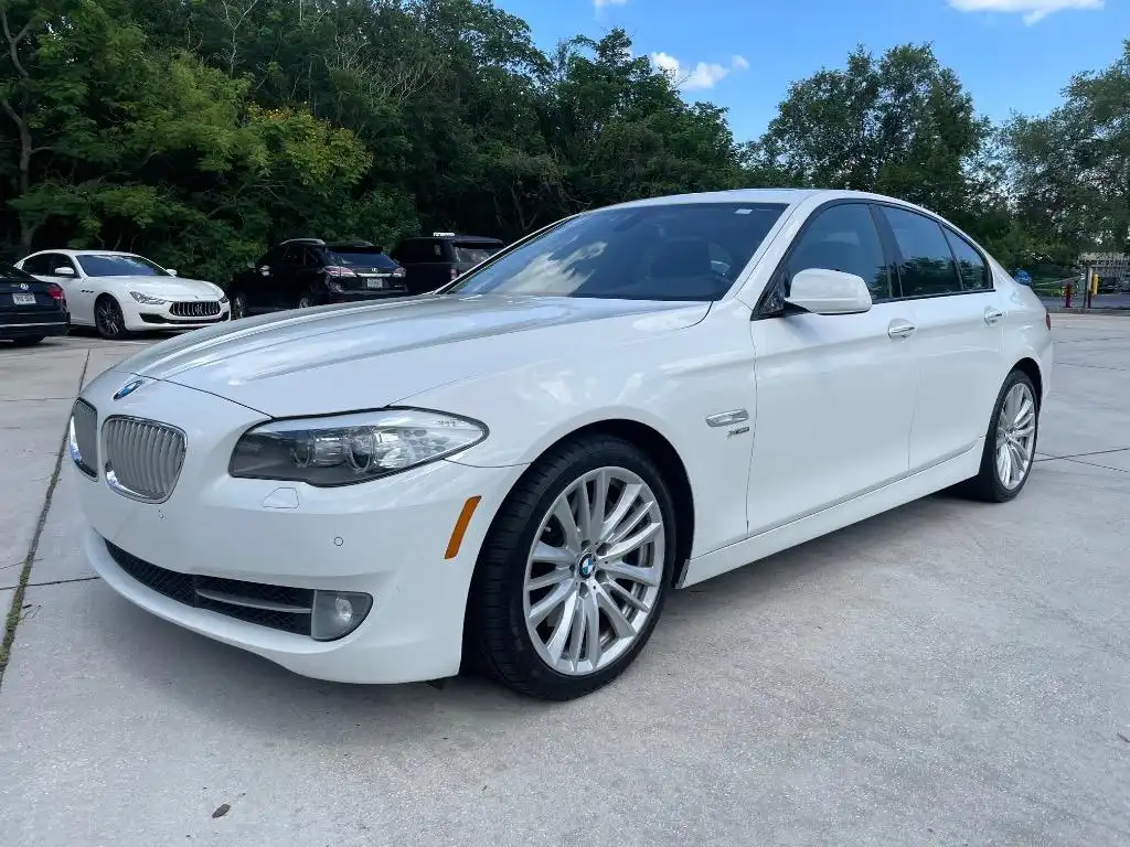 2011 BMW 5 Series 550i xDrive Sedan's photo