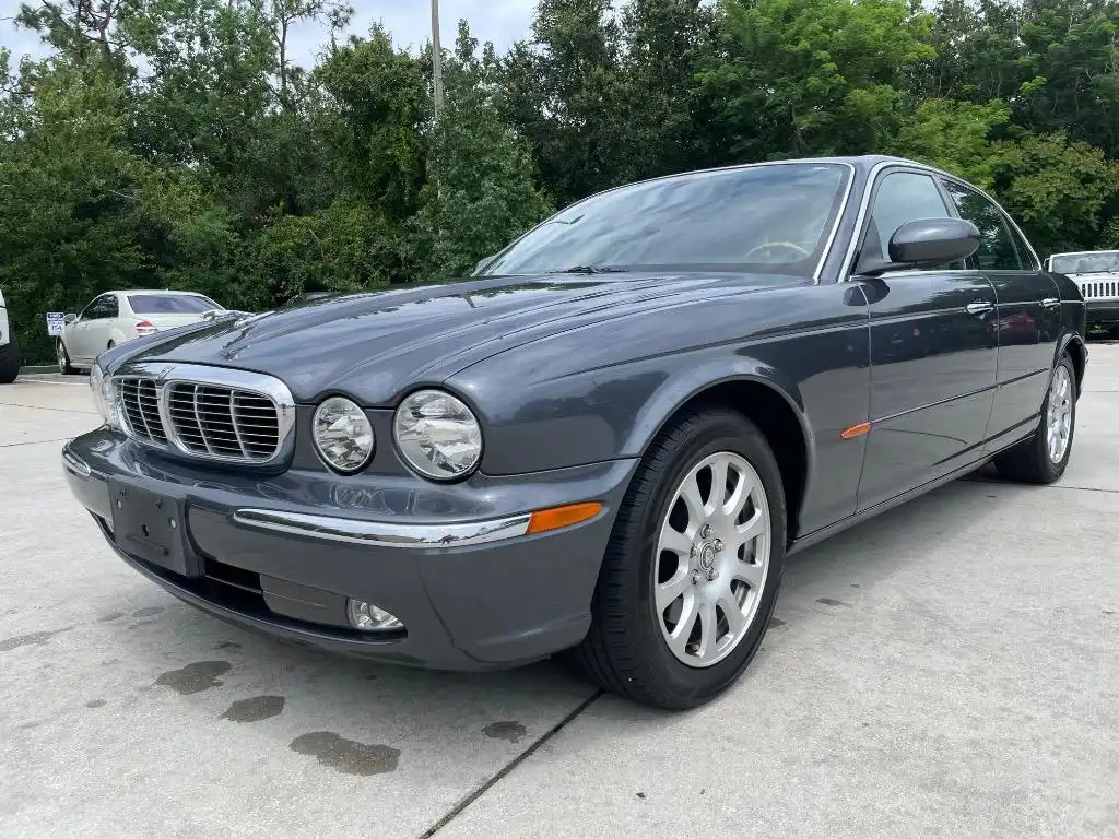 2004 Jaguar XJ XJ8's photo