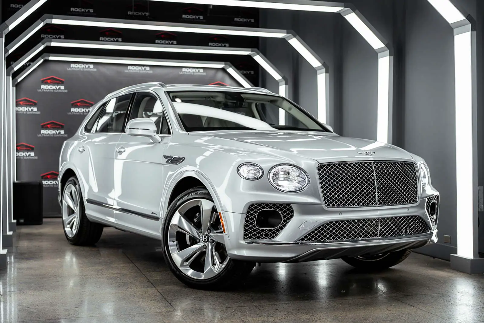 2023 Bentley Bentayga Azure's photo