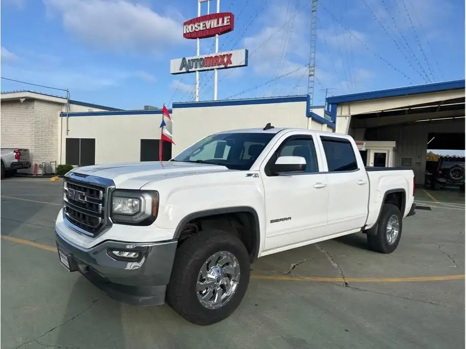 2016 GMC Sierra 4WD Crew Cab Short Box SLE's photo