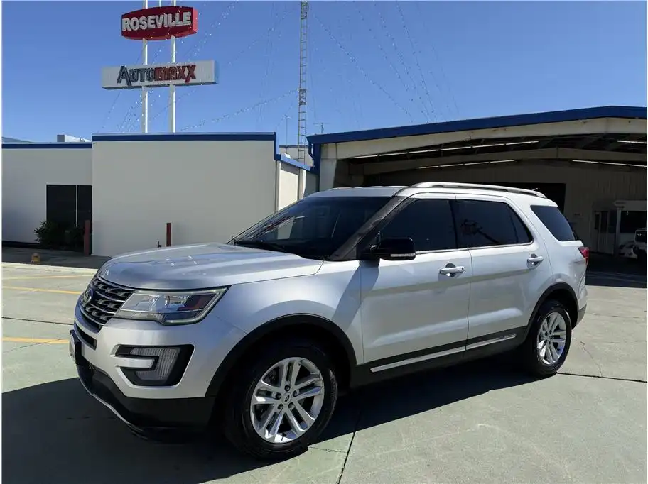 2017 Ford Explorer XLT FWD's photo