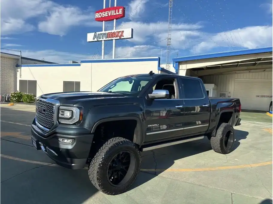 2017 GMC Sierra 4WD Crew Cab Short Box's photo