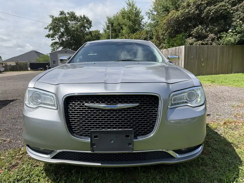2018 Chrysler 300 Limited's photo
